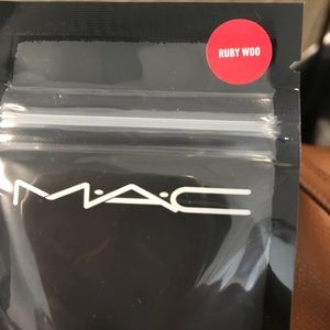 Meet your Posher, Felicia